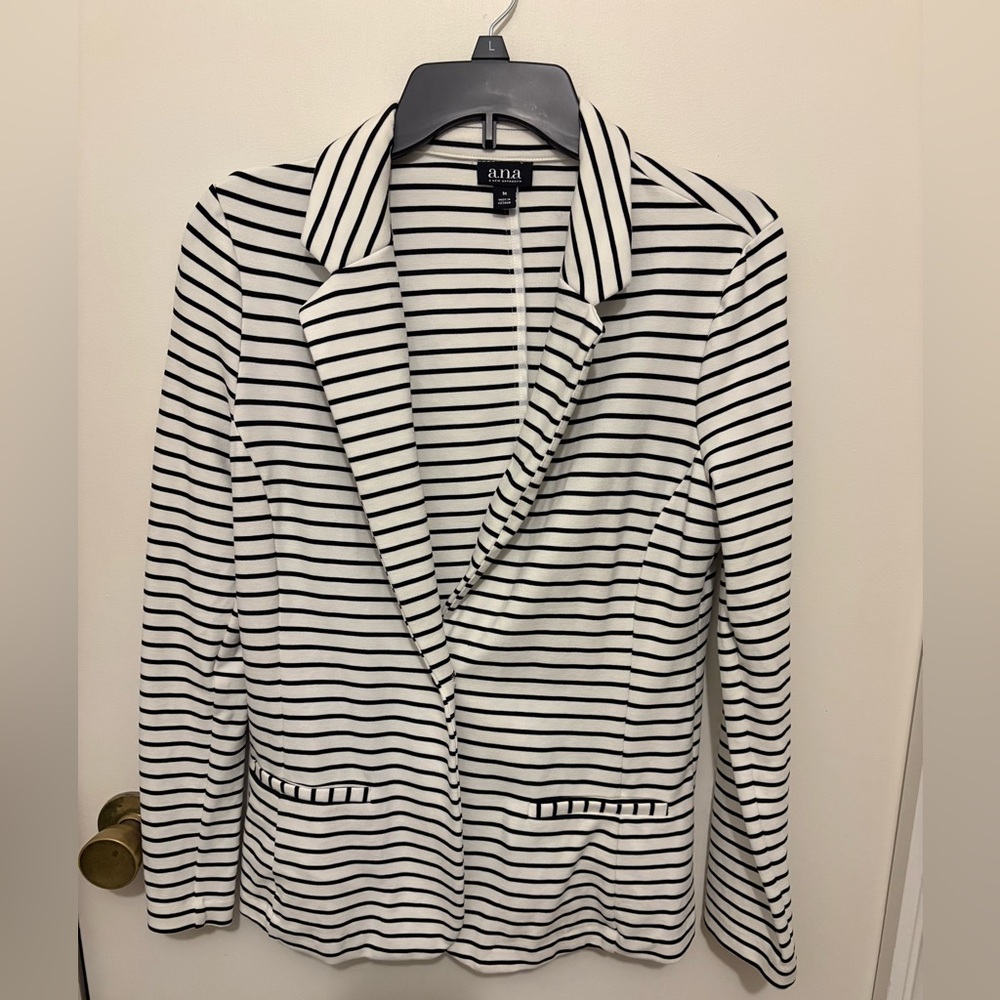 a.n.a Women's Striped Blazer in Black and White